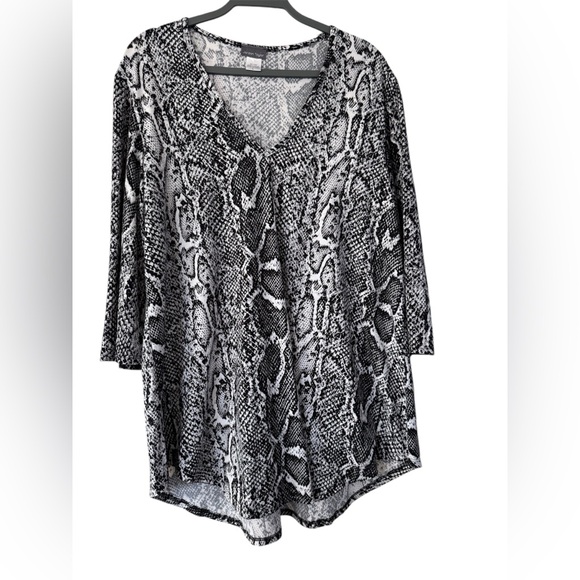 Jordan Taylor Snake Print Woman’s Top V-Neck 3/4 Sleeves Size Large - Picture 1 of 4